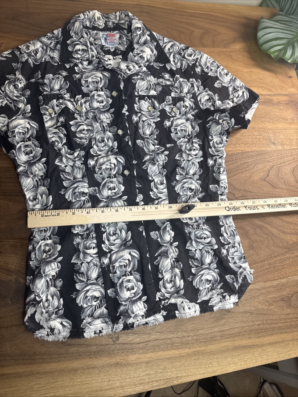 Vintage Levis Western Wear Pearl Snap Shirt Short Sleeve Black Floral Cotton