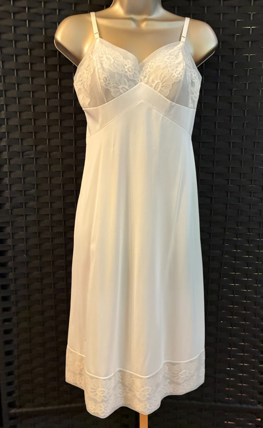Vintage VANITY FAIR Ivory FULL SLIP Sz 34 L Medium CHIFFON LACE Coquette Nylon
