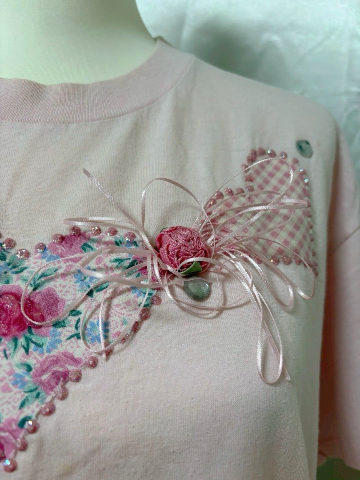 Vintage 1990s Hanes Heart Patchwork Rose Embroidery T shirt Pink USA Cottagecore