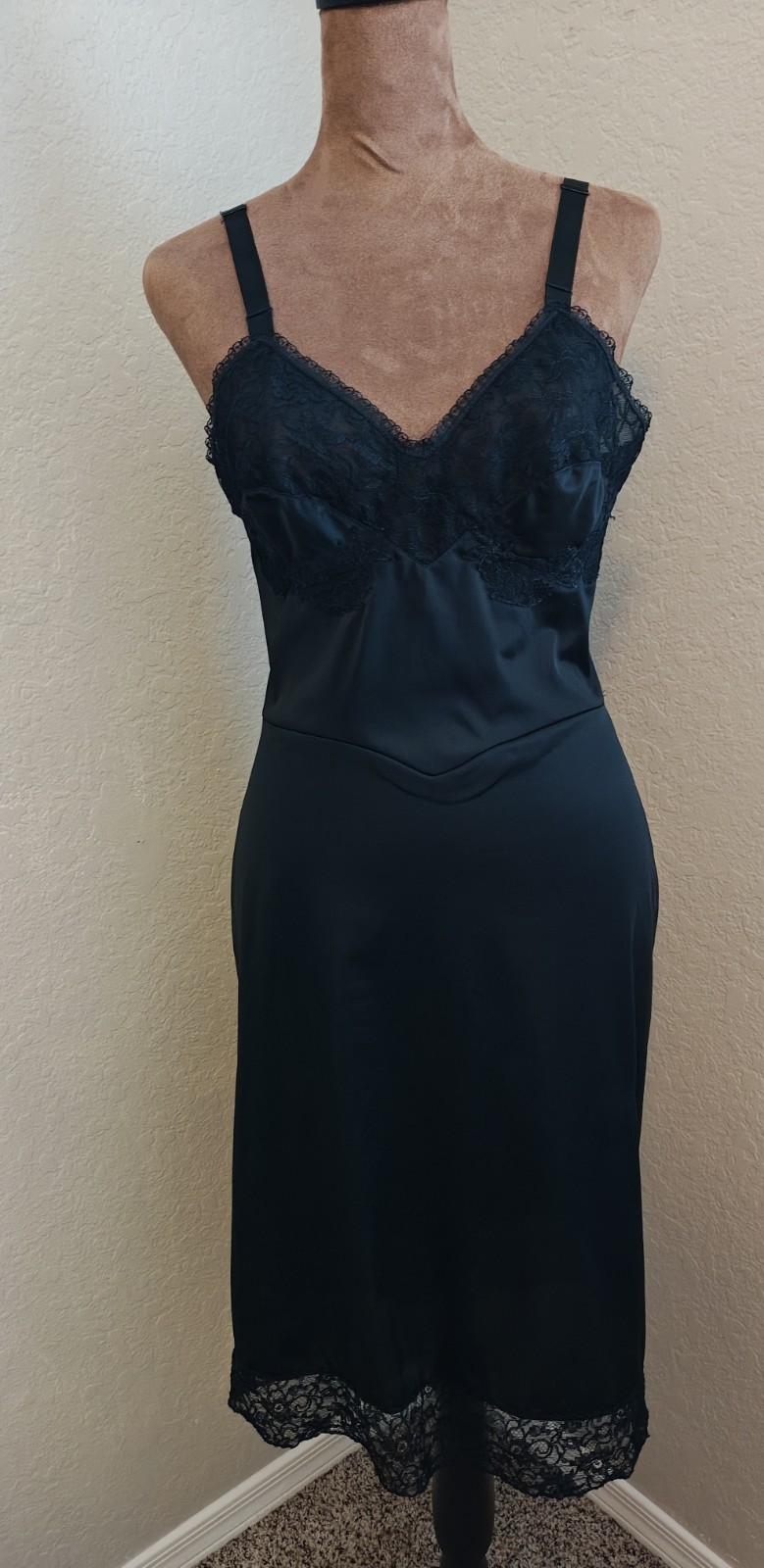 Classic 1960s Laros Black Lingerie Elegant Lace Trim Slip Size 34
