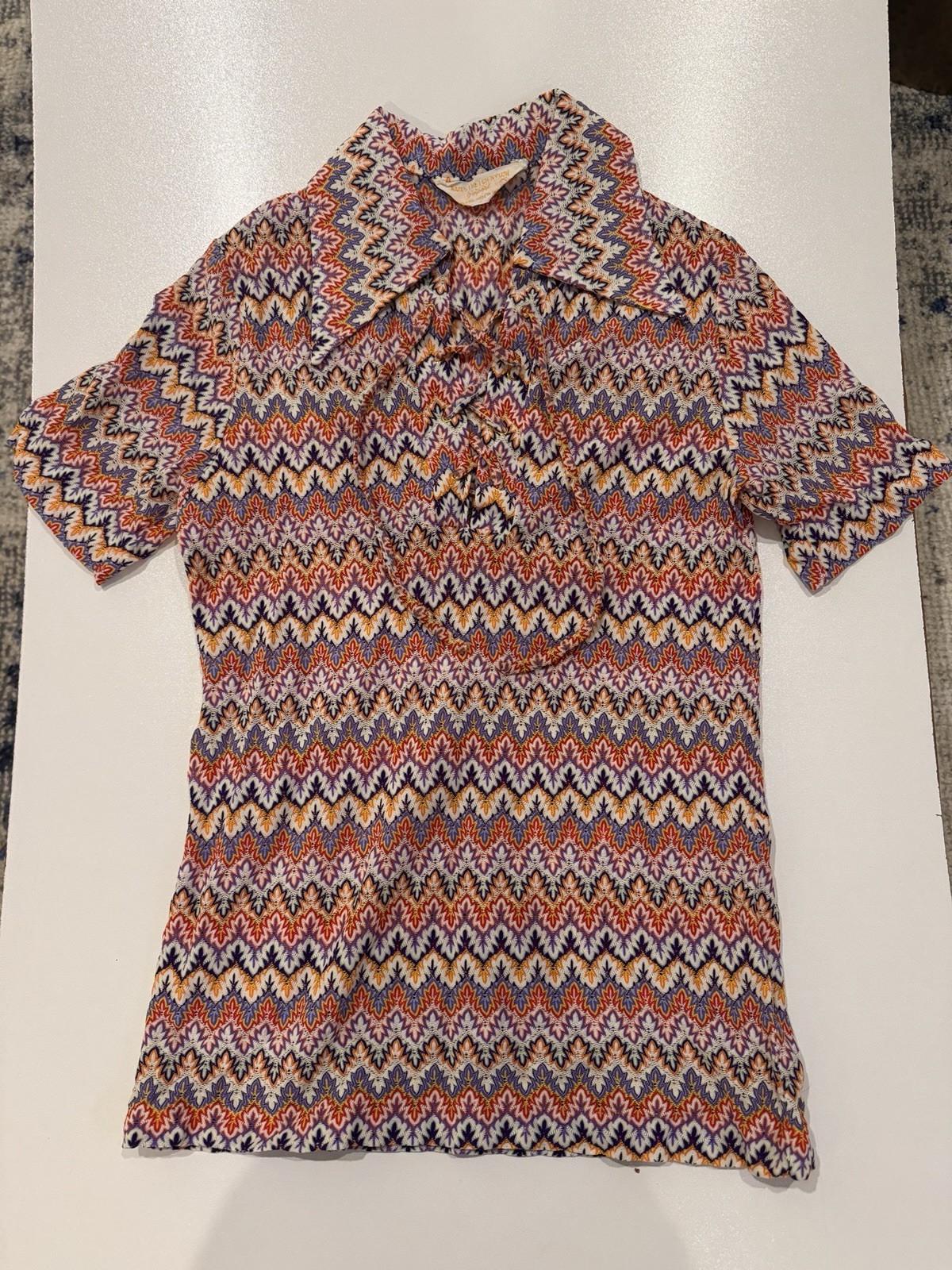 Vintage 1970s Ladies Sz L Stretch Nylon Knit Lace Up Collared Top Zigzag Purple