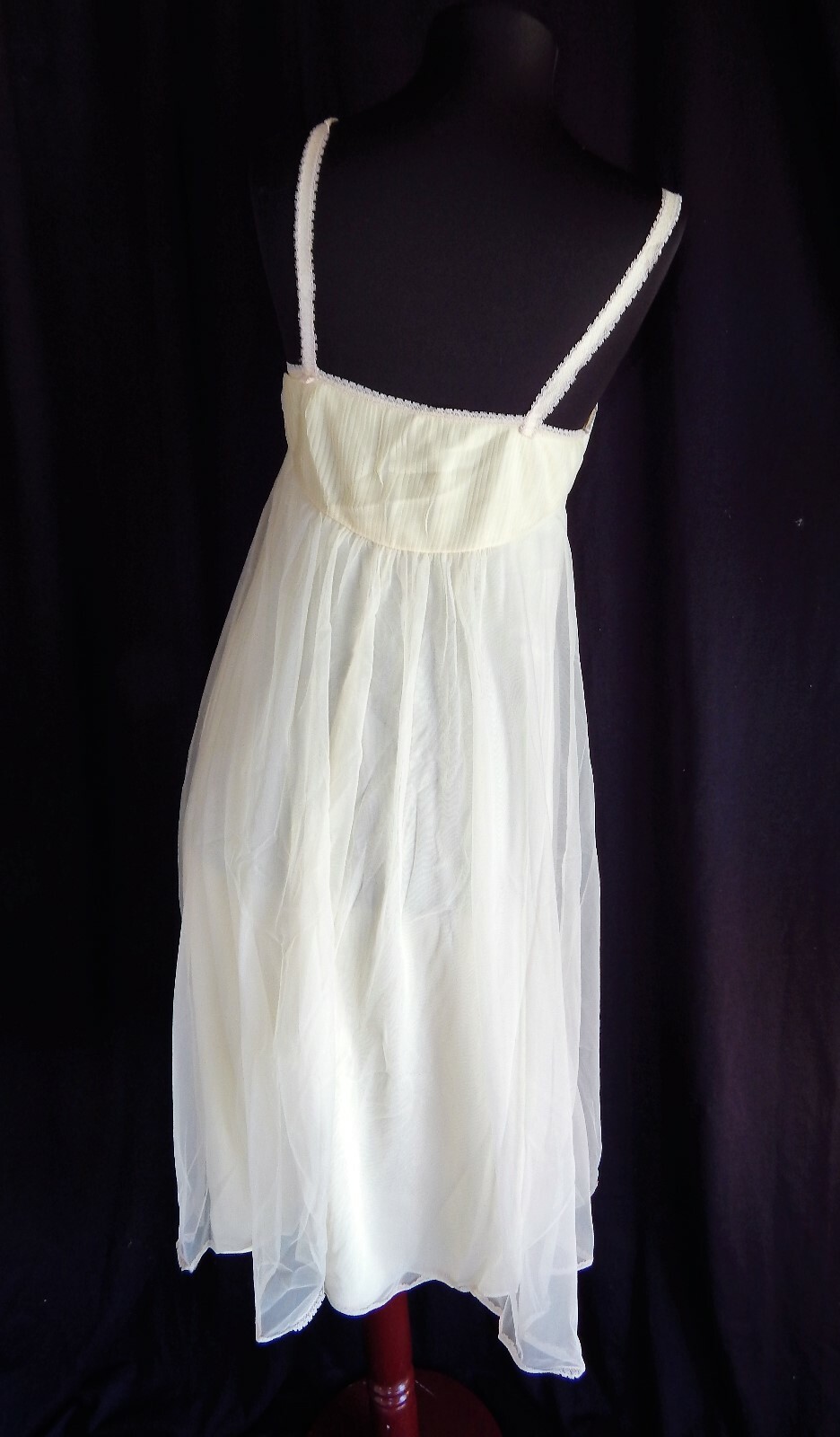 Yellow Vintage Van Raalte waltz gown, SZ 34, Nylon, empire waist/lace trim