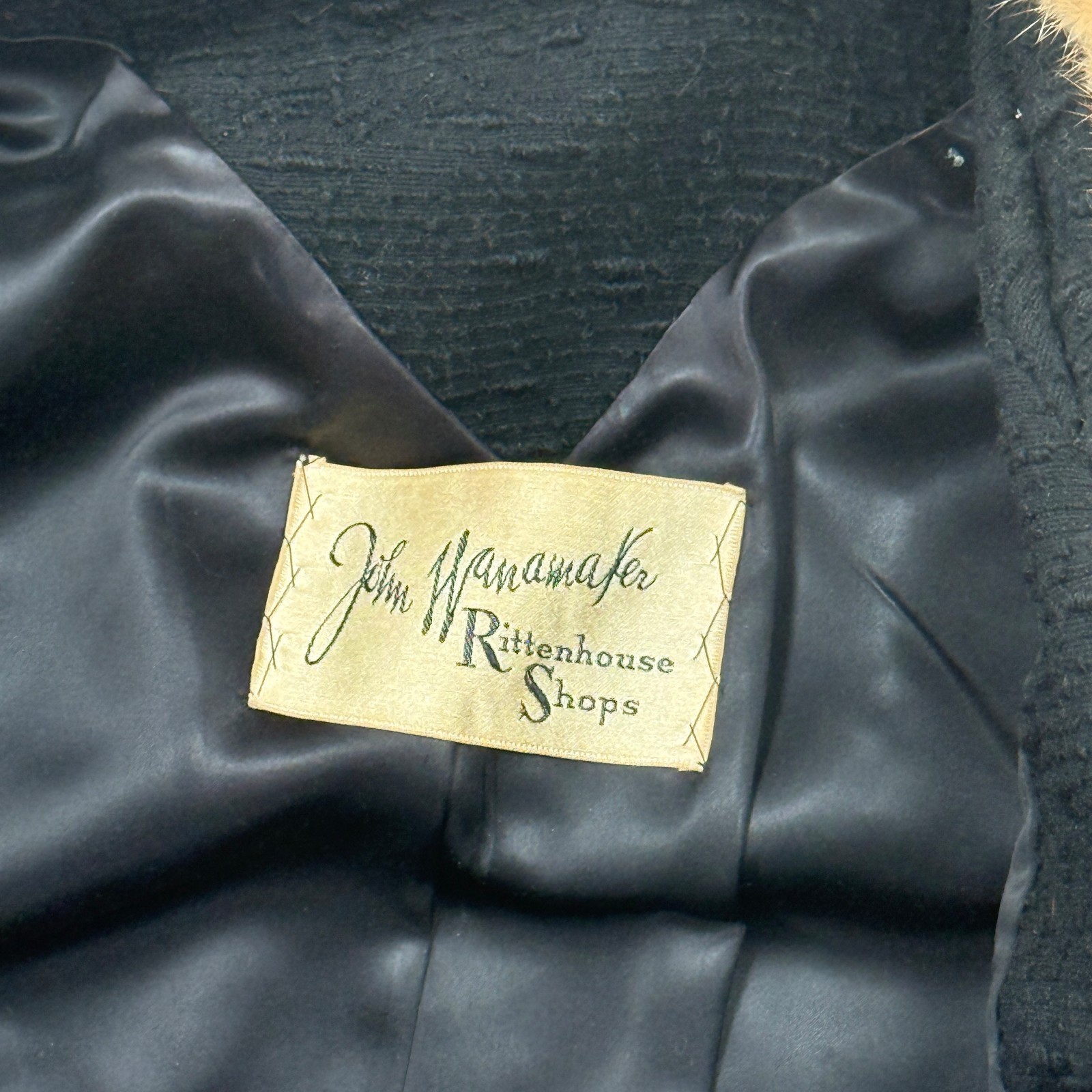 Vintage John Wanamaker Rittenhouse Shops Black Coat Fur Collar Wool Chest 47″