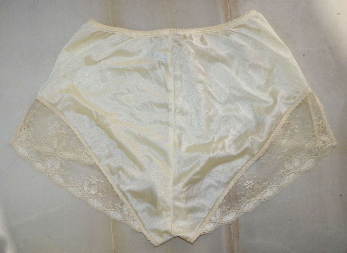 C18 NEW Grisina France VINTAGE ECRU NYLON & LACE 38 PANTIES