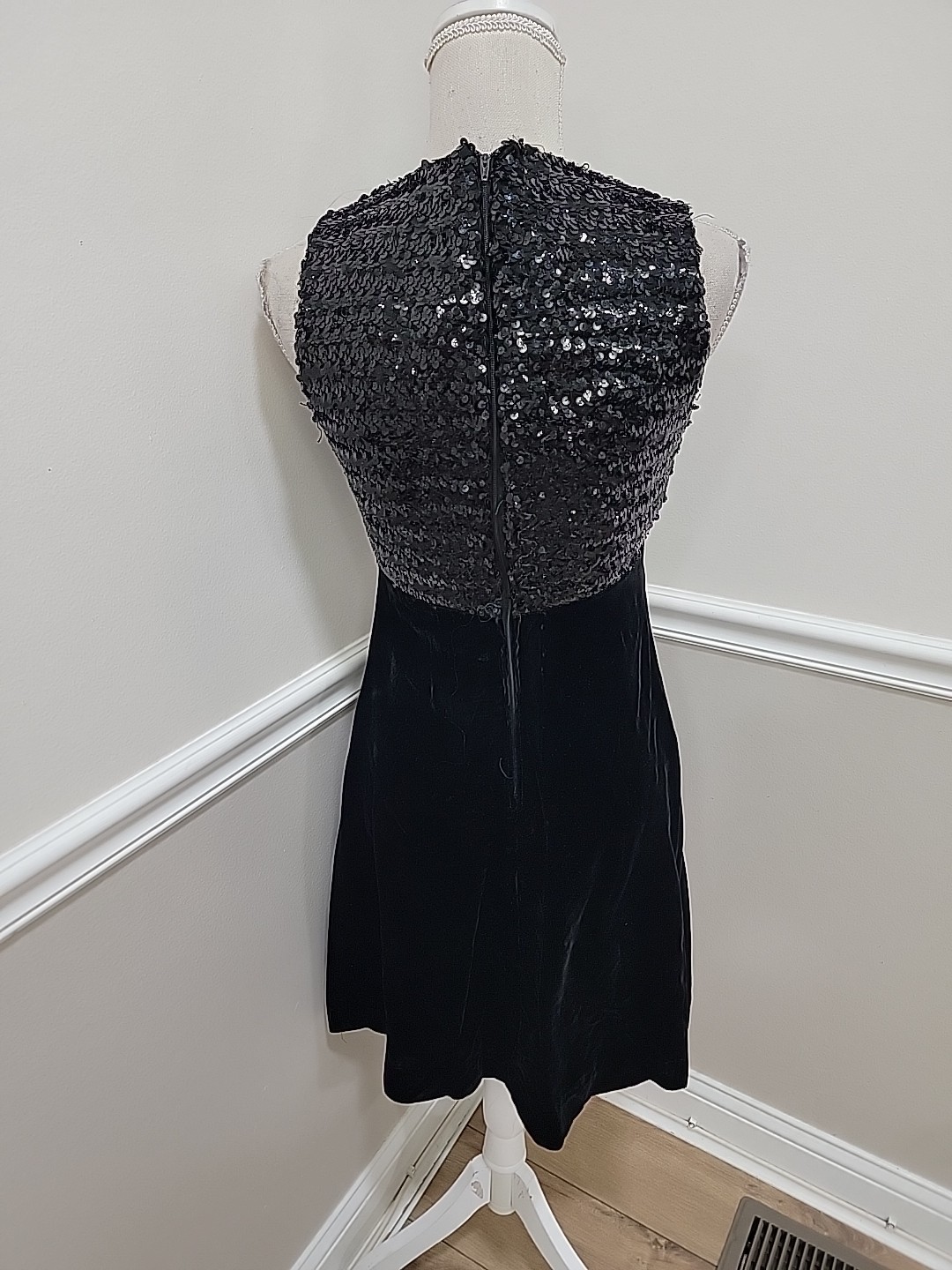 VTG 60s The Kollection Ltd Black Velvet Evening Gown – Sequin Bodice,Mod GoGo