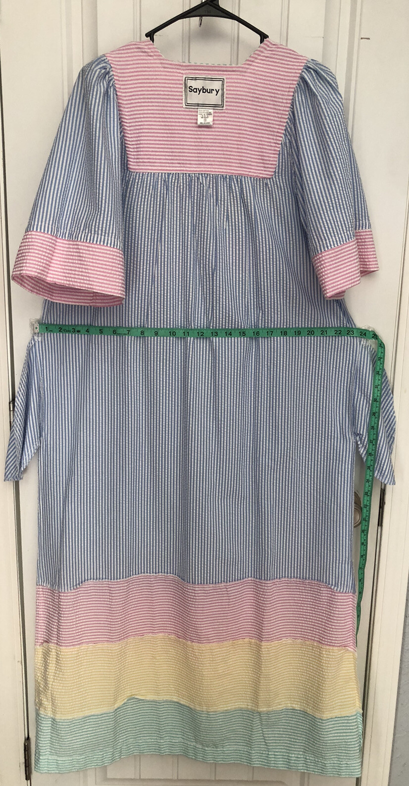 Sm Vintage Pastel Striped Seersucker Housecoat Cotton/Polyester Made in Taiwan.