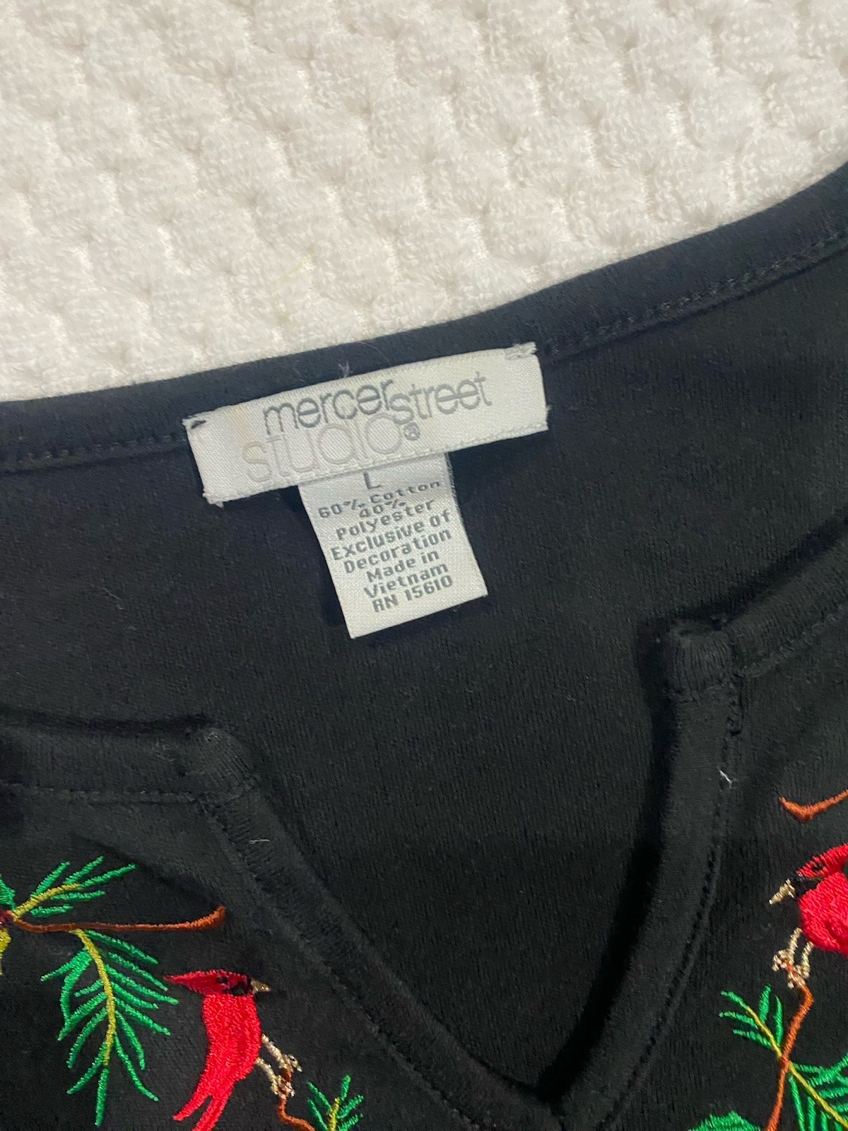 Mercer Street Studio Black Red & Green Embroidery Size L Preowned Excellent