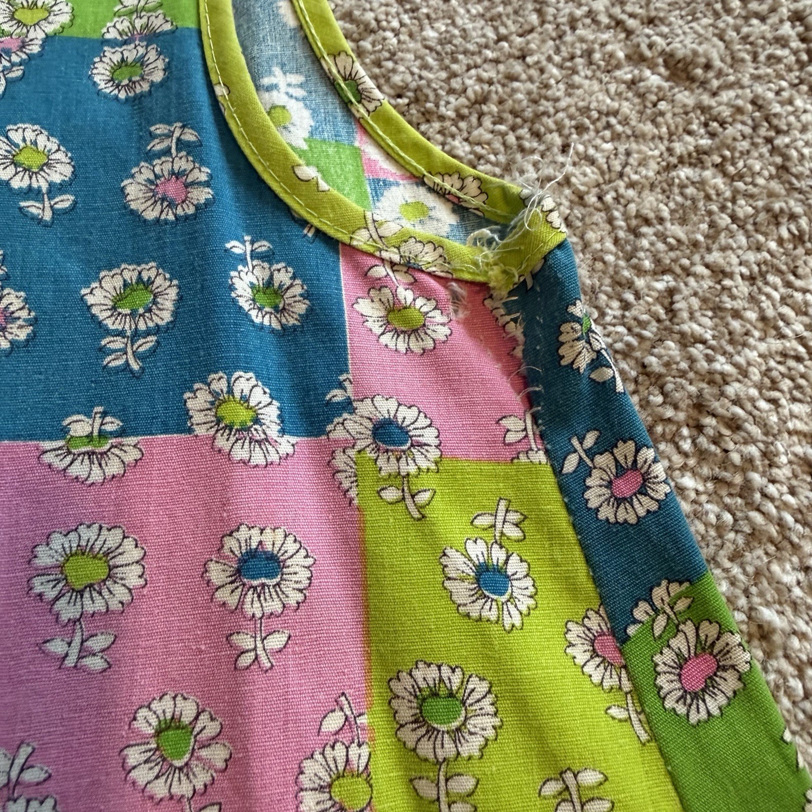 VTG 1970s Whimsical Psychedelic Vibrant Floral Patch Shift Dress California Med