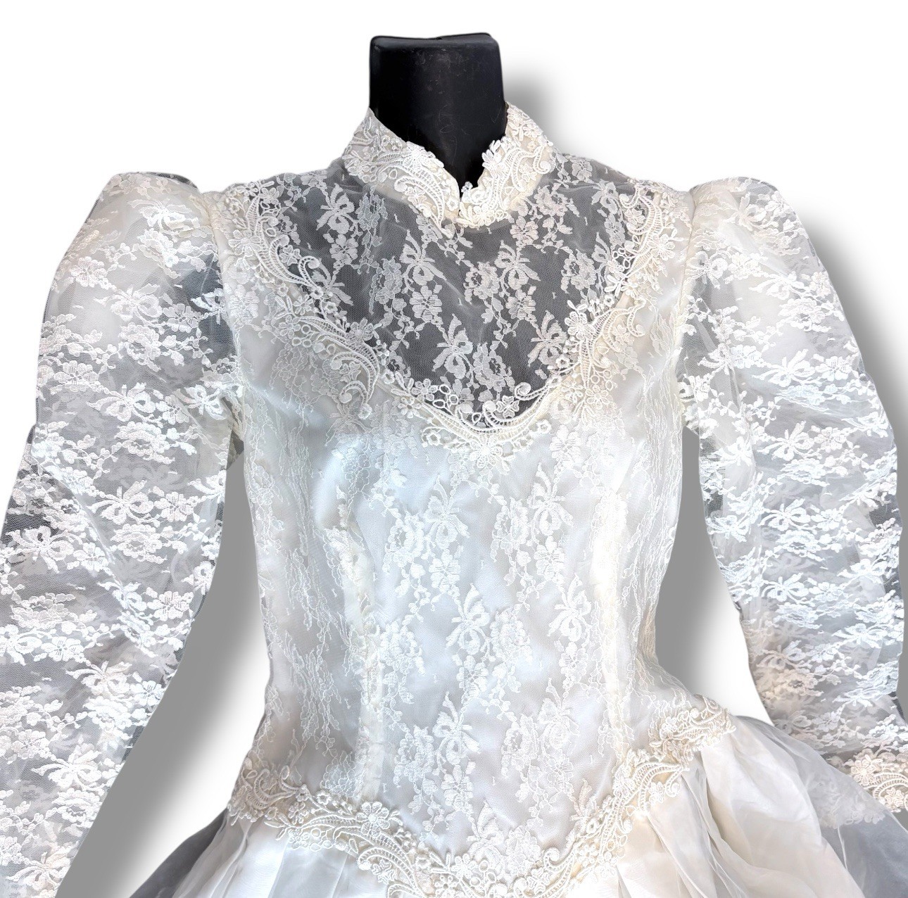 Haunted Vintage 1980s Wedding Dress Ivory Lace Ballgown