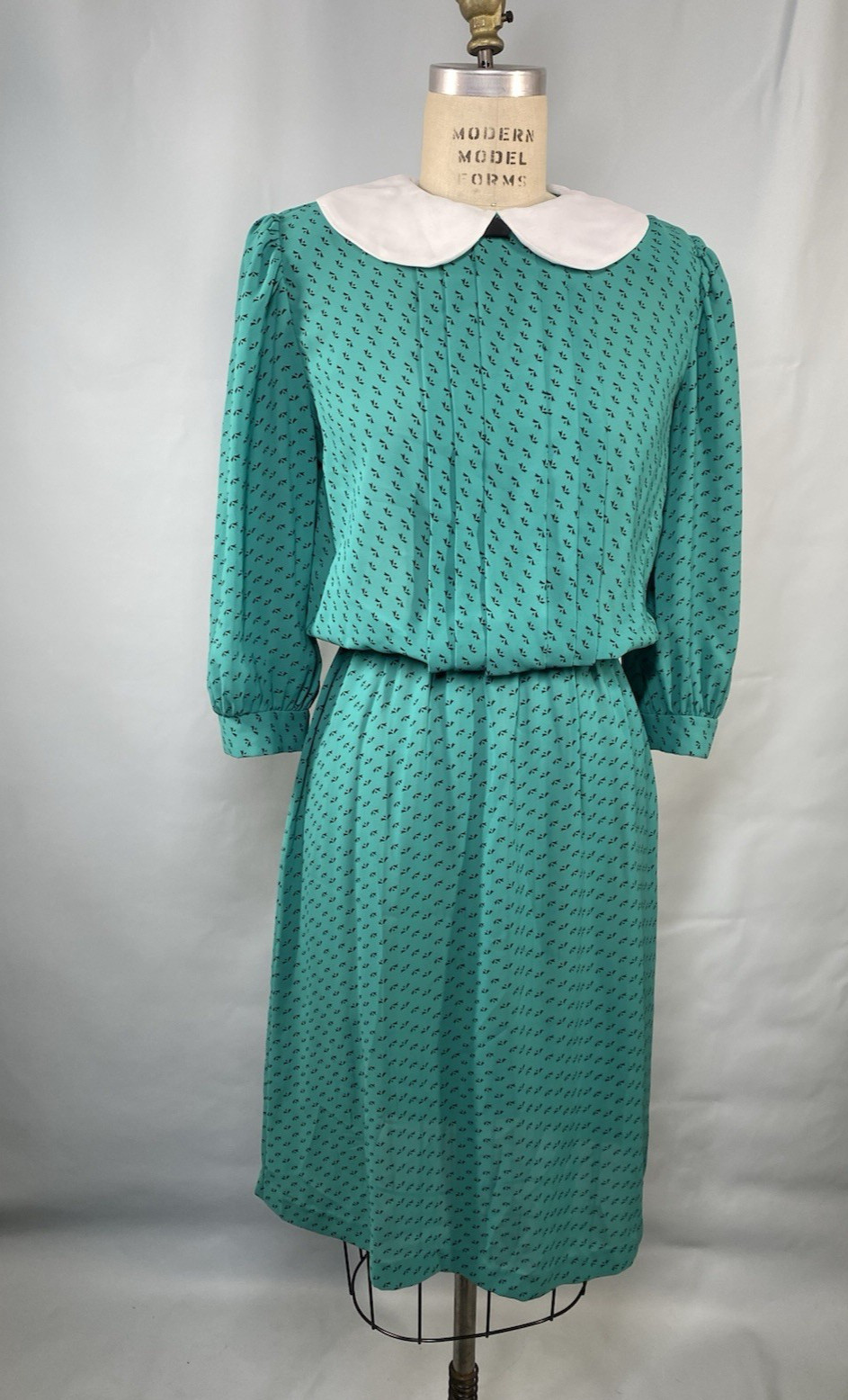 Vintage Dress SIZE MEDIUM green Peter Pan collar ALEXIS FASHIONS 80s 70s modest