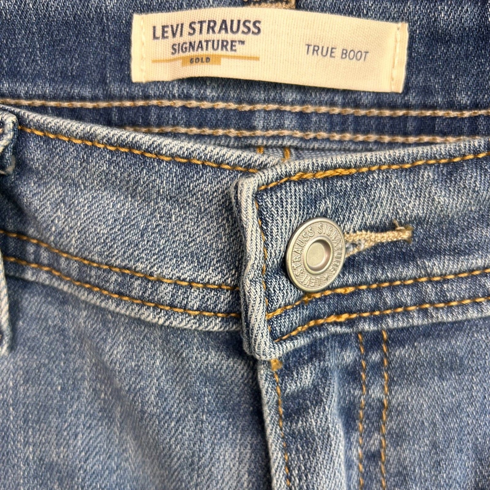 Vintage Y2K Levi’s Signature Gold True Boot Jeans