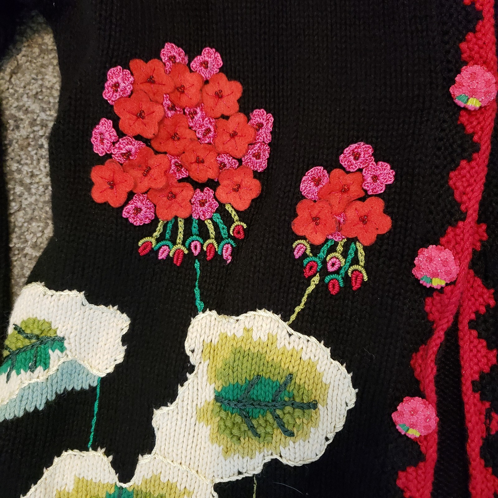 Storybook Knit Holiday Party Sweater Cardigan Geraniums M 44 x 26 in