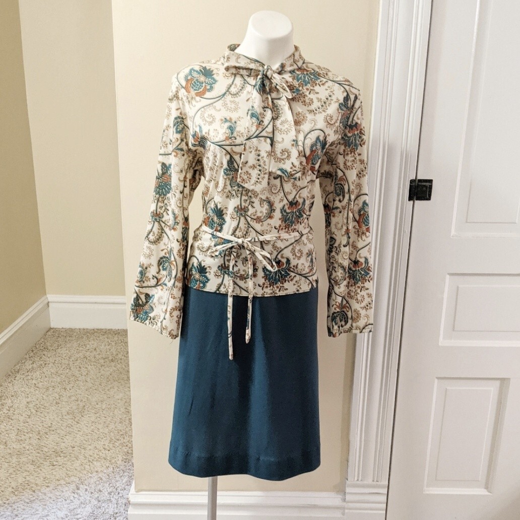 Vintage teal, cream and orange paisley print dress with green skirt size M/L