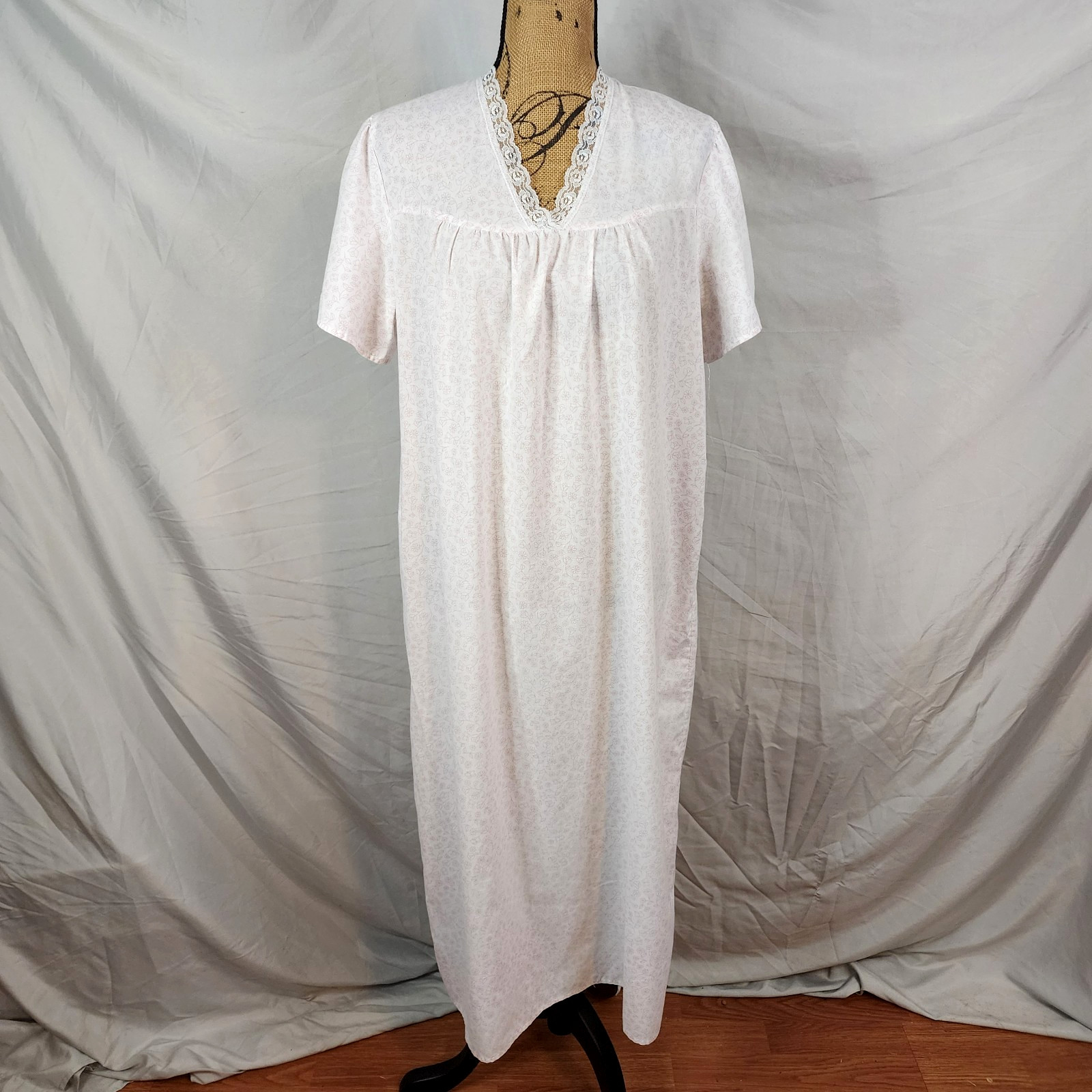 Vintage CARROLL REED Size Medium Pink White Floral Short Sleeve Long Nightgown