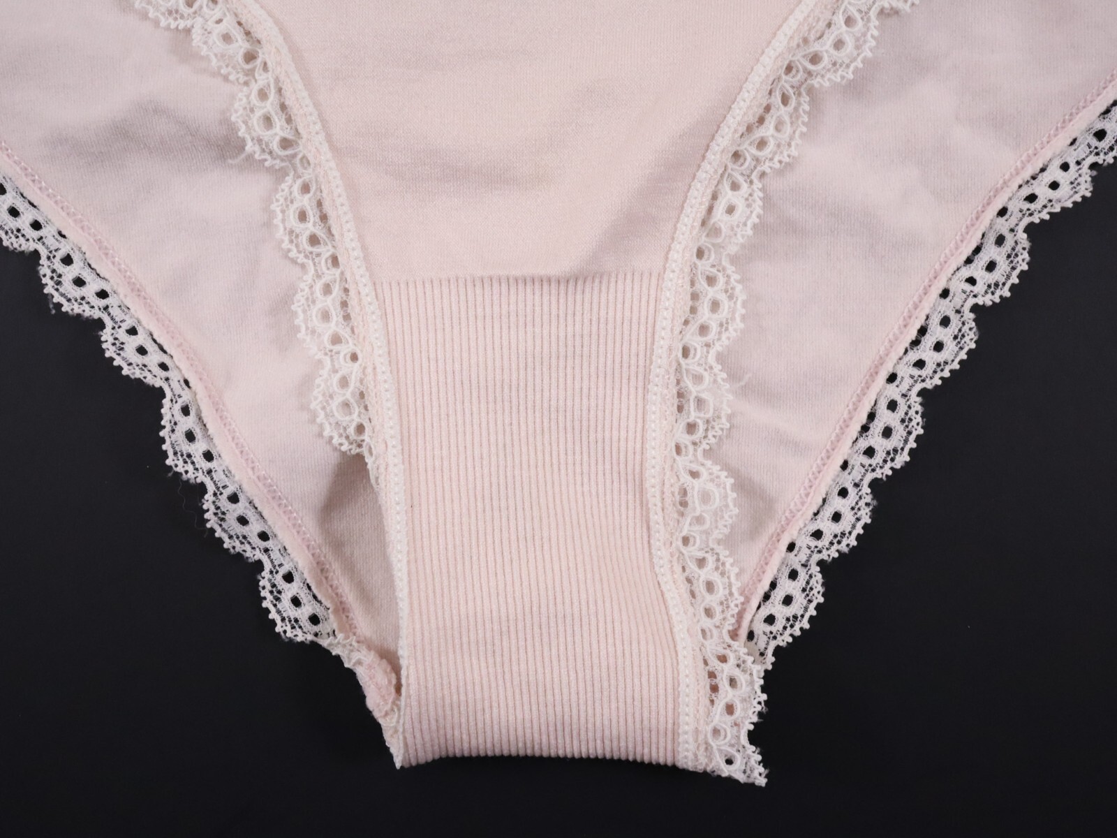 2 VTG 2014 Victoria’s Secret Seamless Ruffle Thong Cheekini Panties Lot SMALL