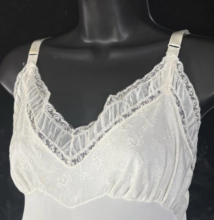 Vintage WHITE FULL SLIP DRESS Nylon 1950’s Pin Tucks Marilyn Monroe Sz S-M *