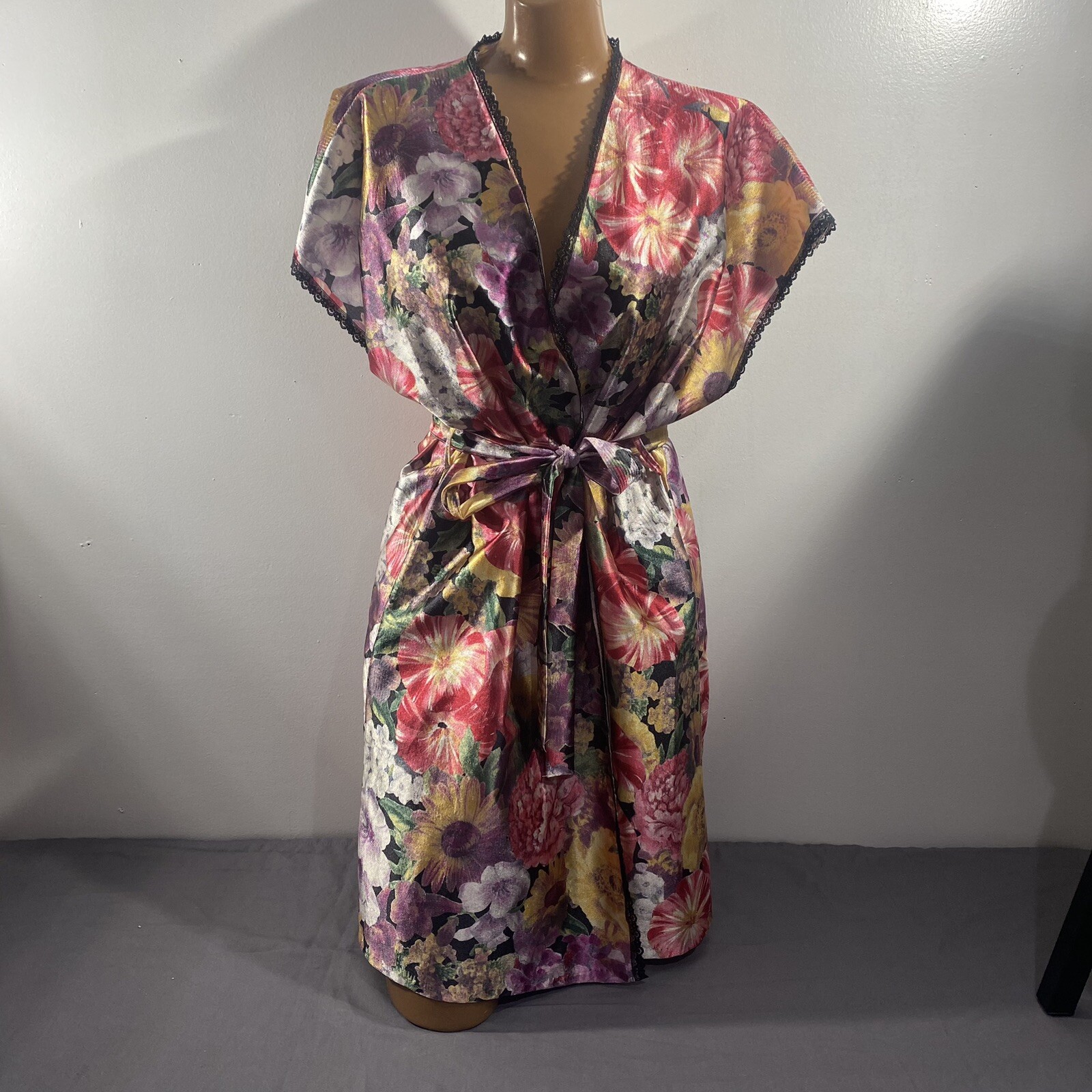 Vtg Floral Satin Kimono Robe Womans Sz Med Lace Trim Sash Feather Bed Intamate