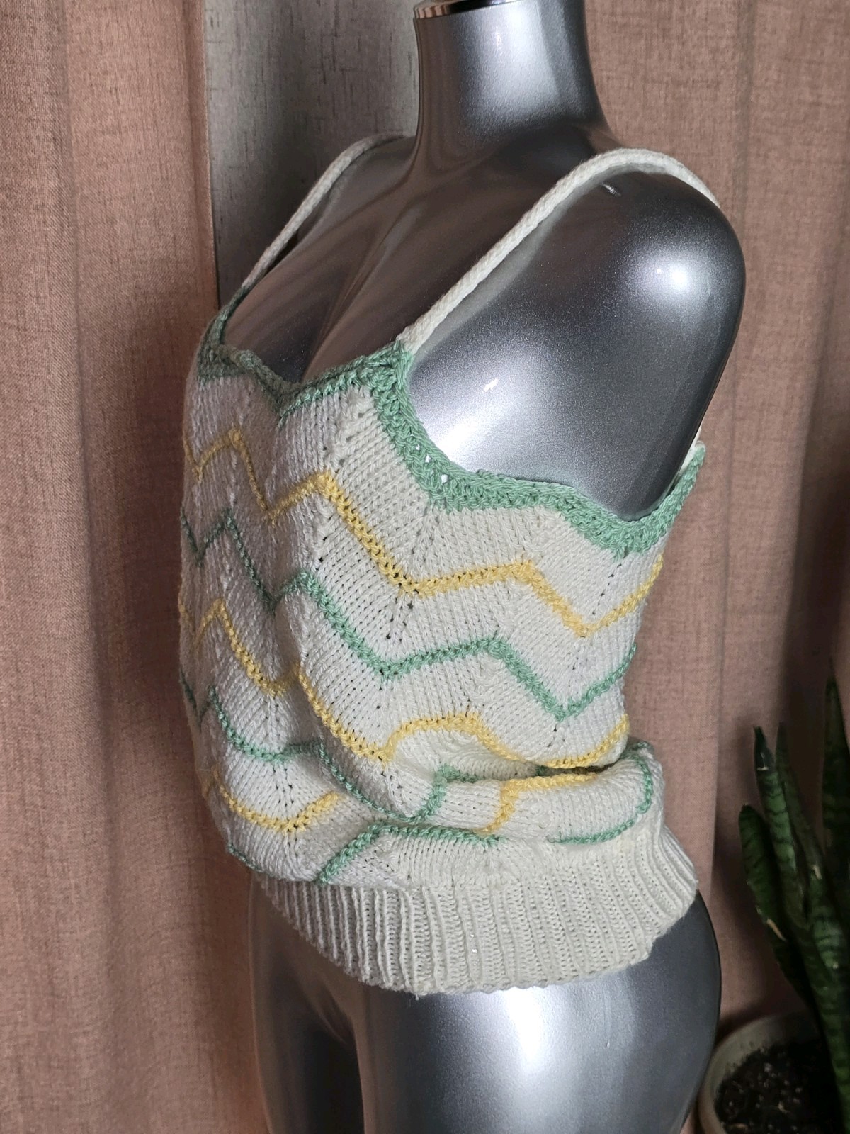 Vintage Knit Tank Top 70’s / 80’s Womens Pastel Chevron Stripes