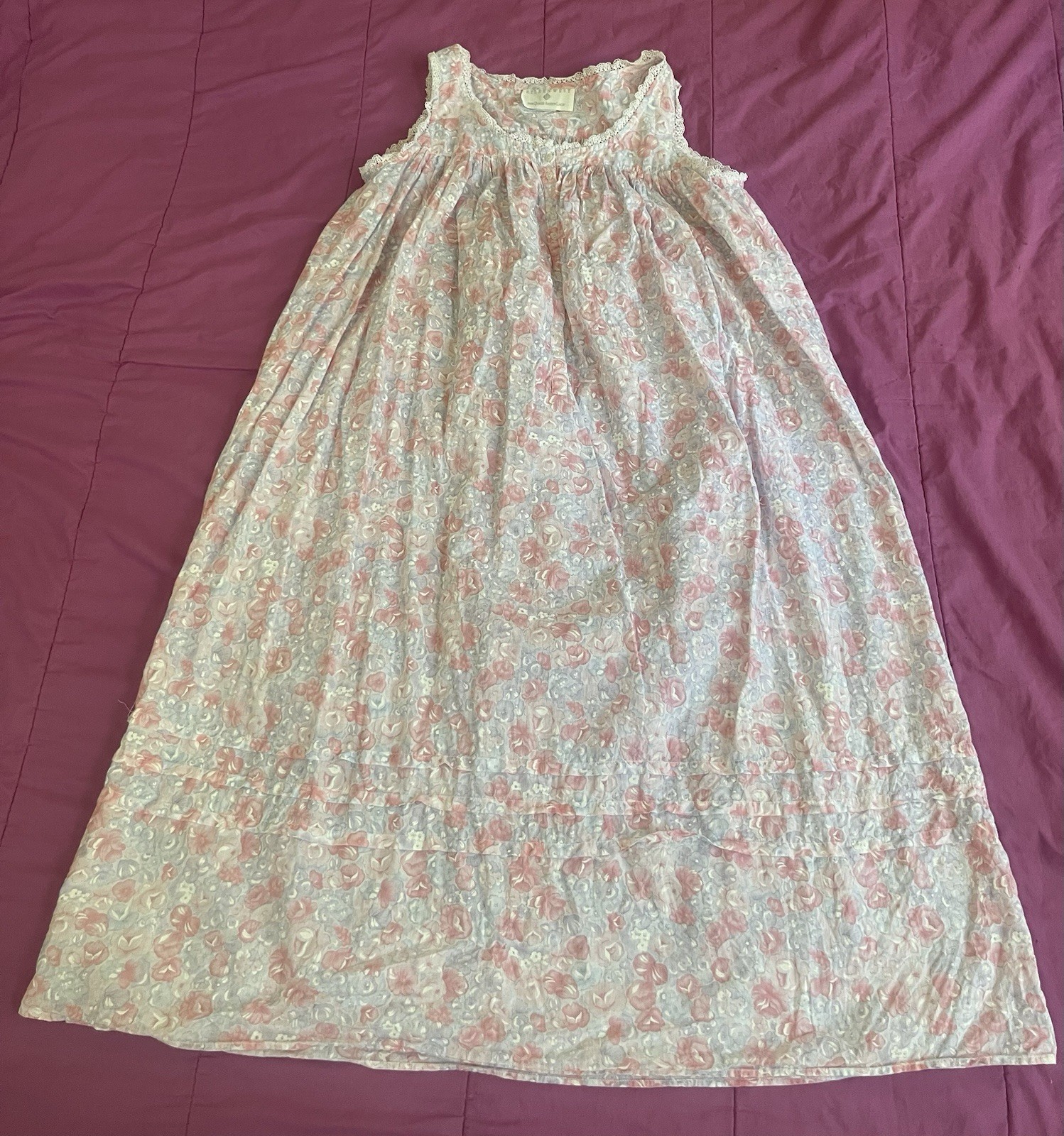 Eileen West Queen Anne’s Lace Nightgown Pastel Floral Pattern VTG Sz M USA