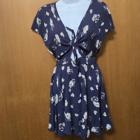 Kimchi Navy Blue Floral Romper Size Small EUC