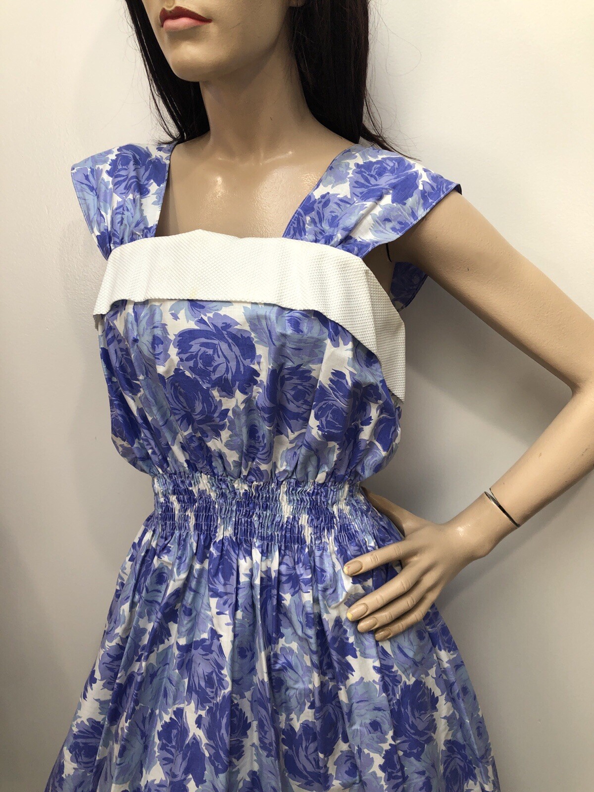 VTG 1950s *BLUE ROSE BLOSSOM All-Over Print CHINTZ SUNDRESS* Wide CINCHED WAIST