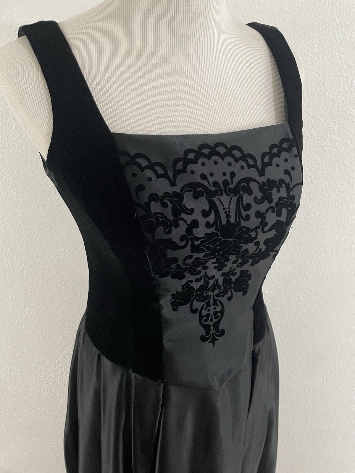 VTG 90s/Y2K Renaissance Style Satin/Velvet Black Maxi Dress Goth Prom Party Sm