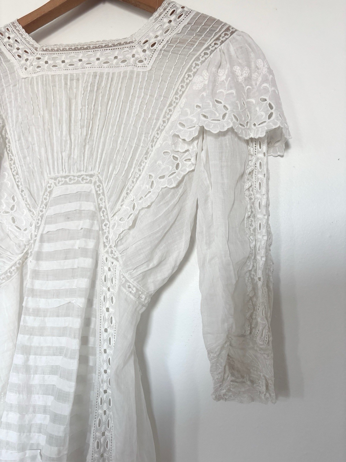 Antique Edwardian Early 1900s Cotton Voile/Embroidered Eyelet Lace Blouse