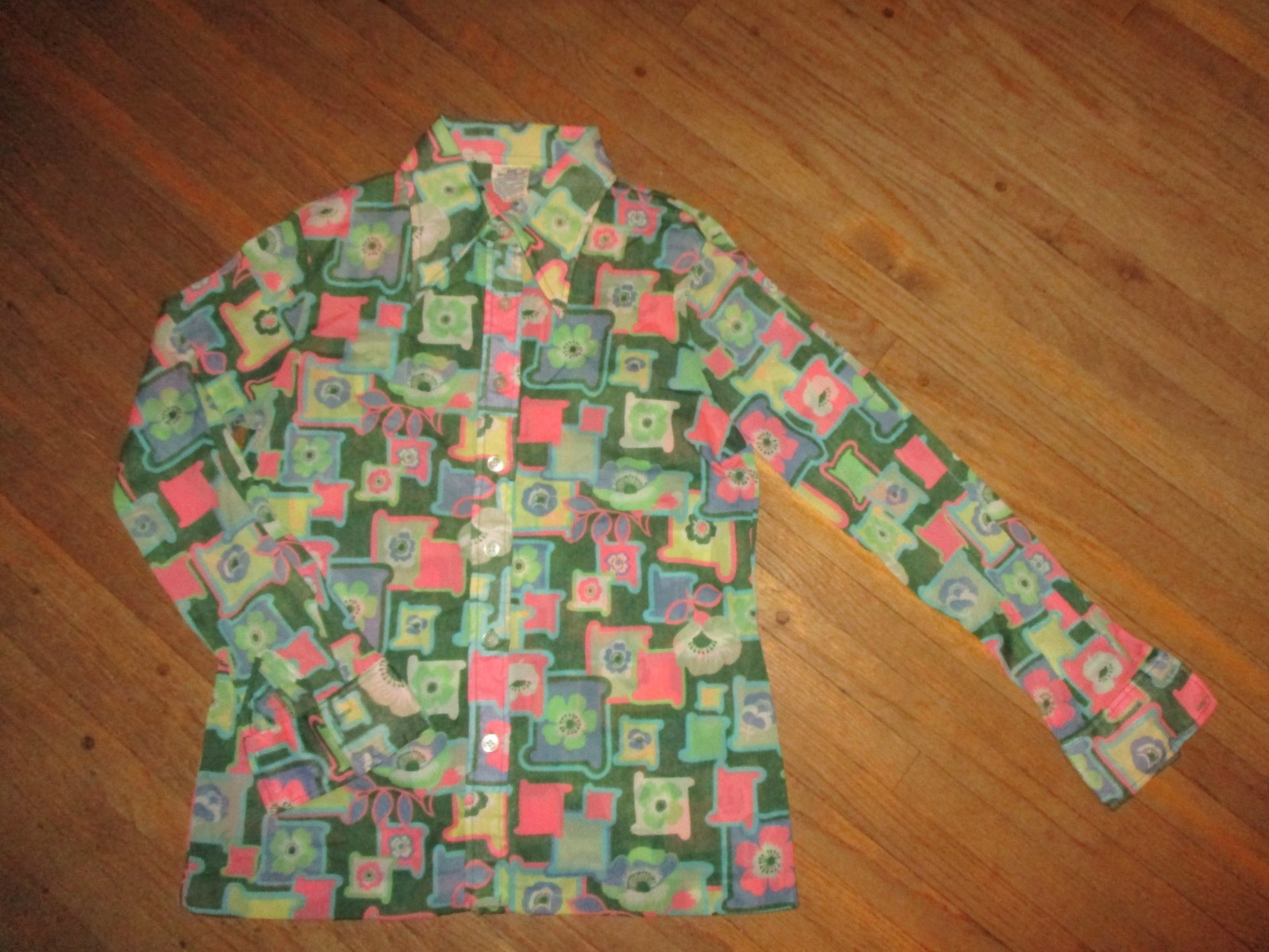 women vtg 70s Stretch Nylon DISCO SHIRT Button Front Blouse Pop Art Floral 36 in