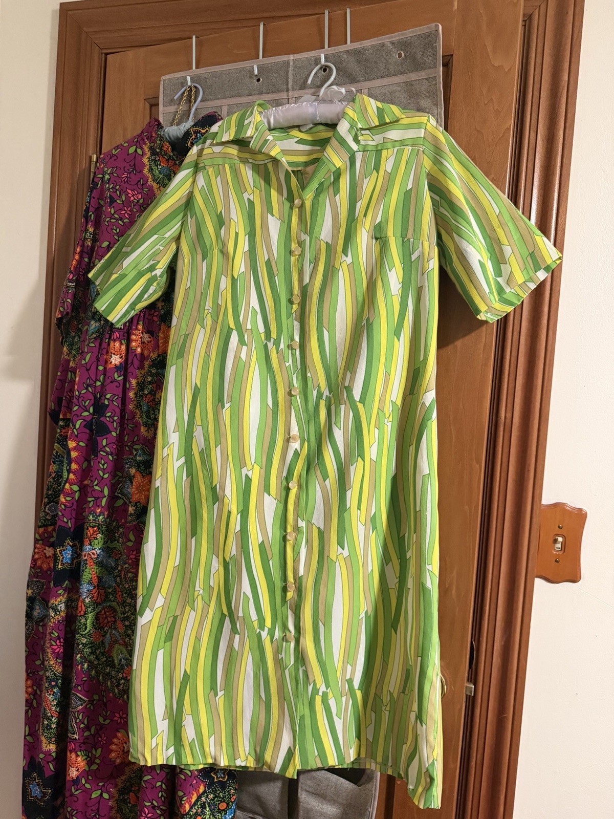 True Vintage 60s 70s Fashion Frocks Green Abstract Stripe Button Front Dress M L