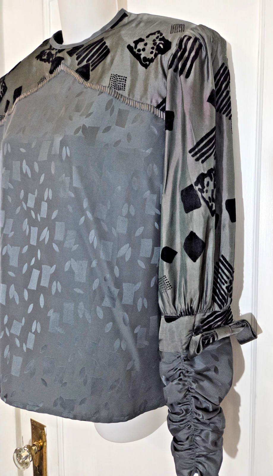 Vtg BELLINO Paris Mode 1980’s Gray Silk BLOUSE, Size 4, Beaded, Shoulder Pads