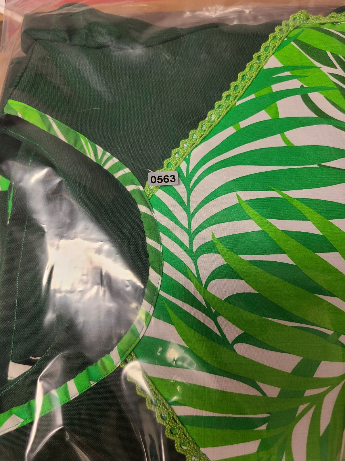 Hawaiian Dress Vintage Size M/10 White & Green Midi Tribal Print Short Sleeve