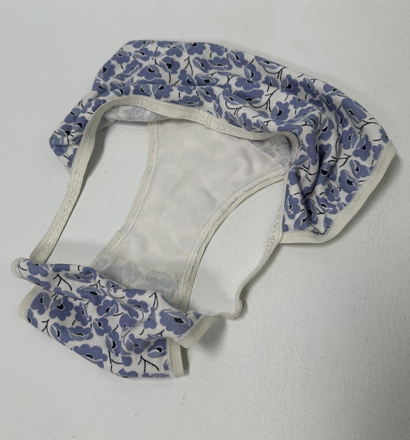 Vintage Victoria’s Secret Floral Cotton Signature String Bikini Panty Sz M 2008