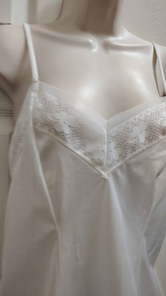 New Ashley Taylor White Slip Camisole Top Lace Trim V-Neck Medium