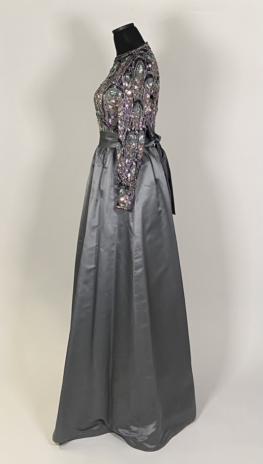 Vintage silk ball gown, gray purple, beads sequin Victoria Royal Ltd size 4 Exc!