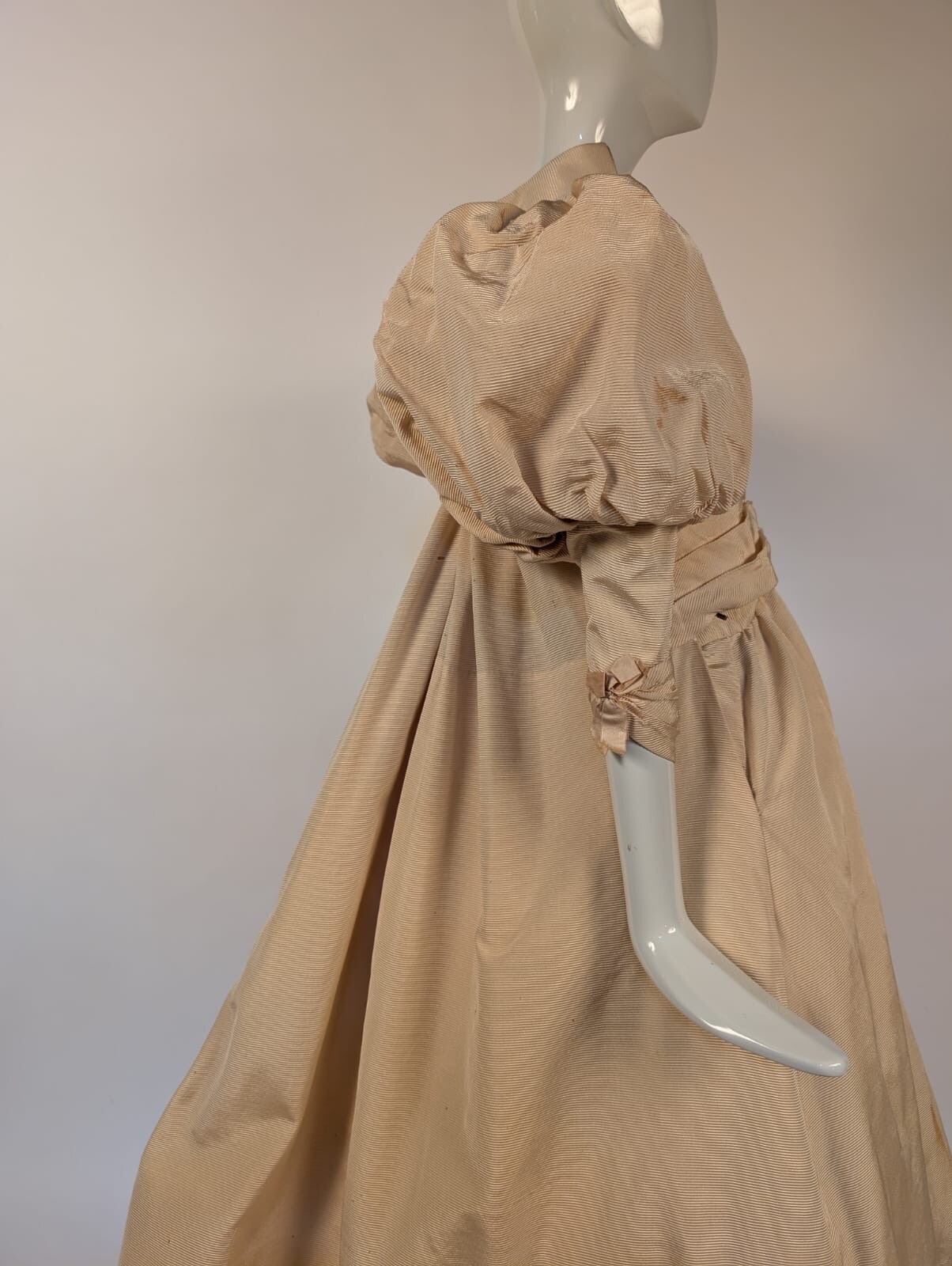 VICTORIAN 19TH C IVORY SILK FAILLE BUSTLE DRESS W PUFF SLEEVES + WATTEAU REAR