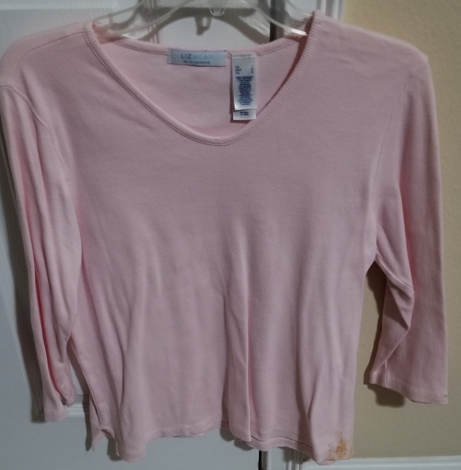 VTG LizWear Pink Size L Top with V-Neck & 3/4 Sleeves Cotton/Spandex–Rust Spots
