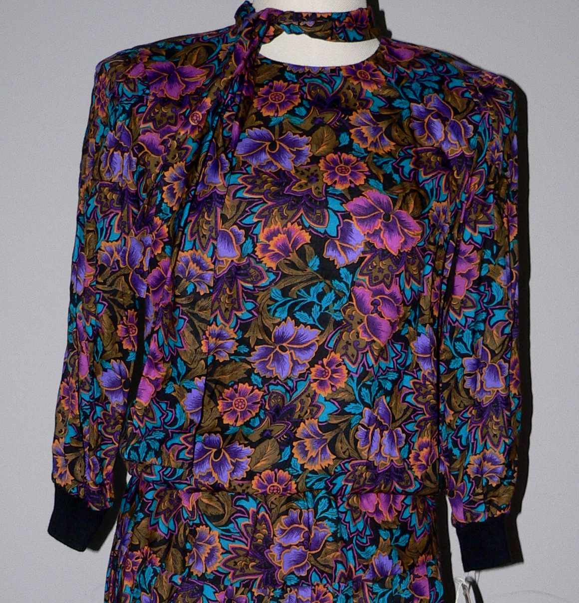 VLP Skirt Shirt Dress Purple Floral Black Pleats Cuff Scarf NWT Secretary New 6P