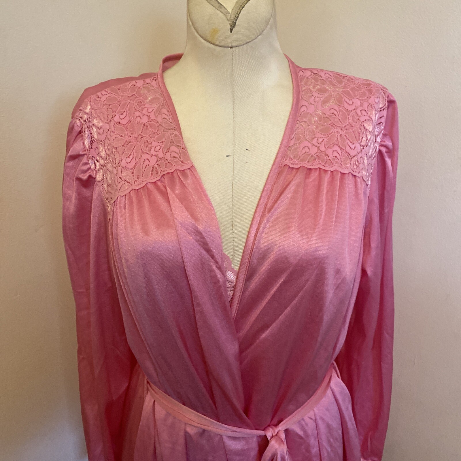 Vtg. Amoureuse Peignoir Set Pink Nightgown/Robe Size Medium Nylon