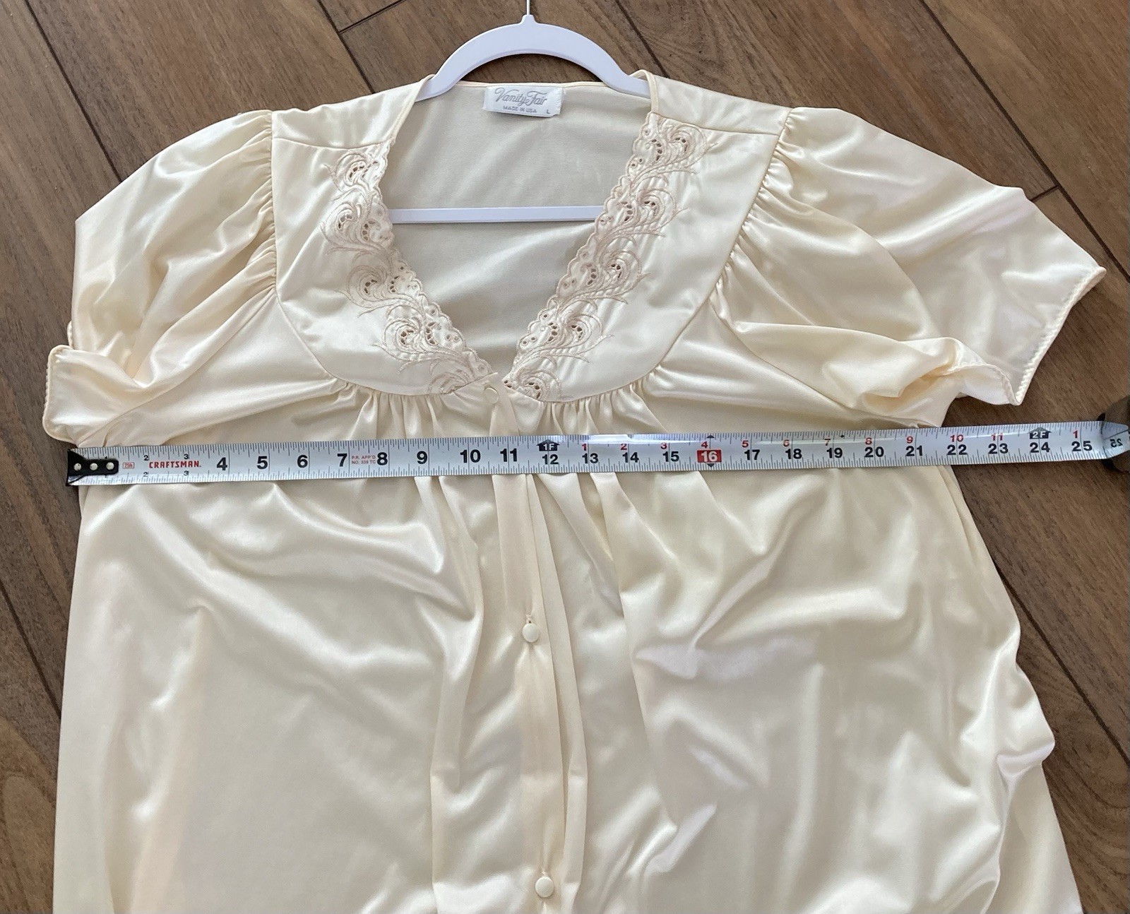 Vintage Vanity Fair Buttercream/Ivory Robe-Size Large-Buttons & Lace