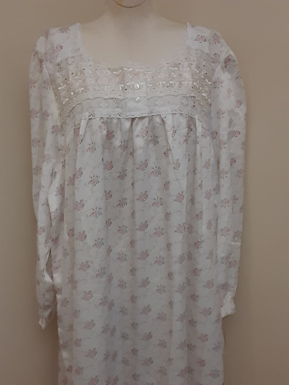 Isabella Vtg.Nightgown Sleepwear Lingerie Size Large Floral Print New