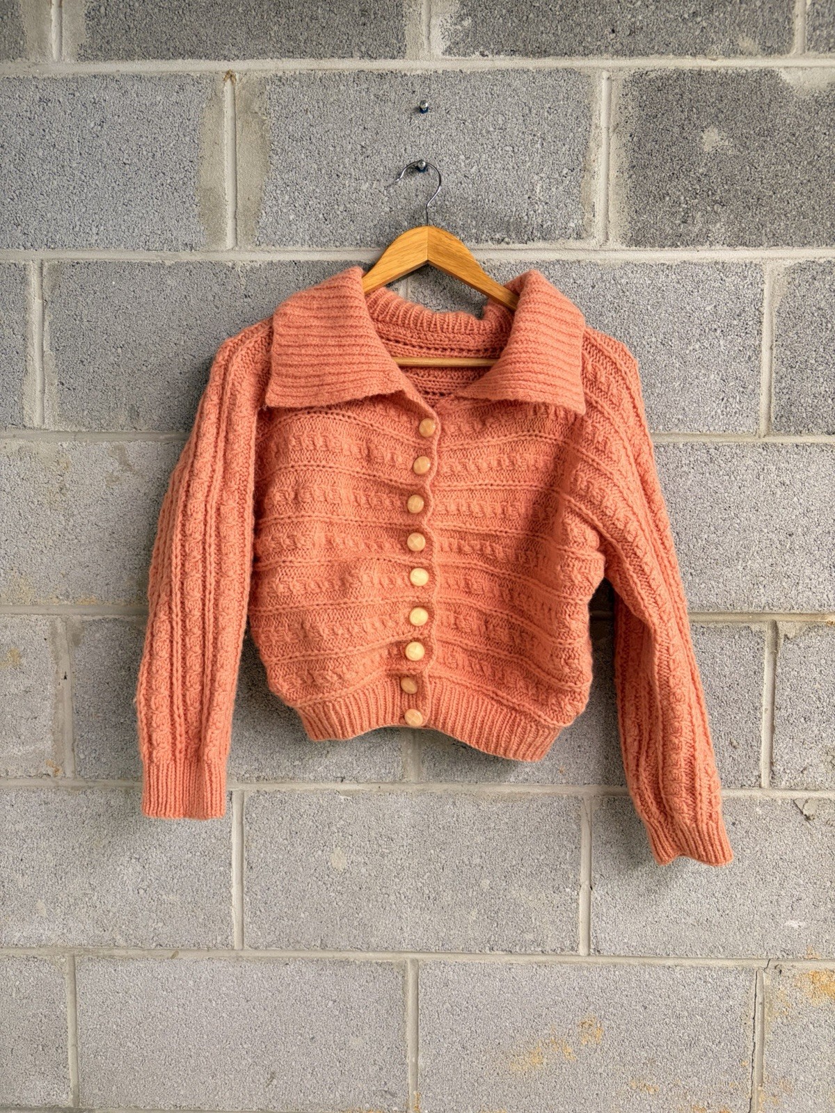 VTG 70s Women’s Hand Knit Cardigan Sweater Coral/Peach Size S Cropped Button Up