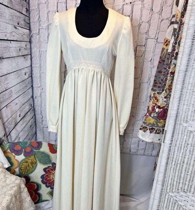1970s Vintage Wedding Dress Bust ~ 32” Hip ~ 40” Length ~ 56”
