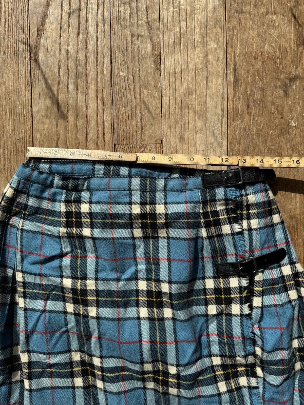 1960’s Archie Brown and Son Periwinkle Blue Wool Tartan Skirt Size 28″ Waist