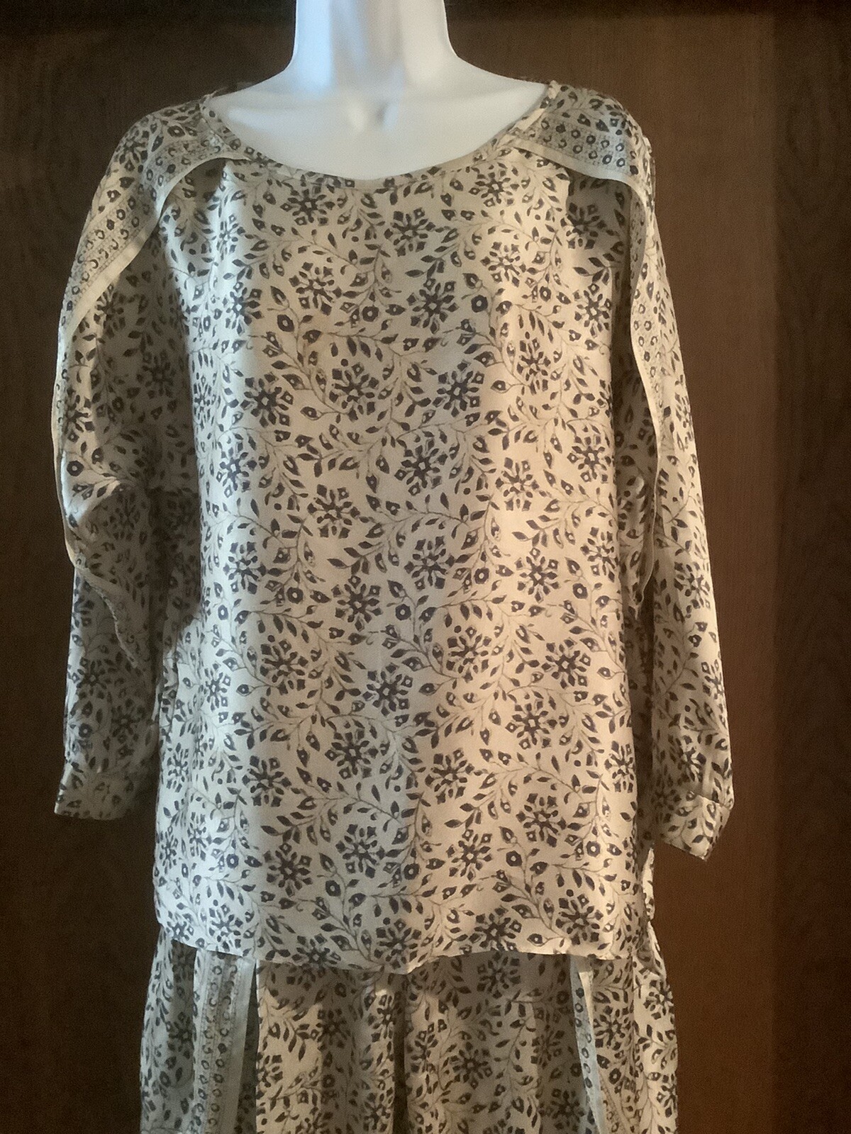 Vintage 60’s 2pc Silk Top & Pants Made In Holland Approx. Size 10
