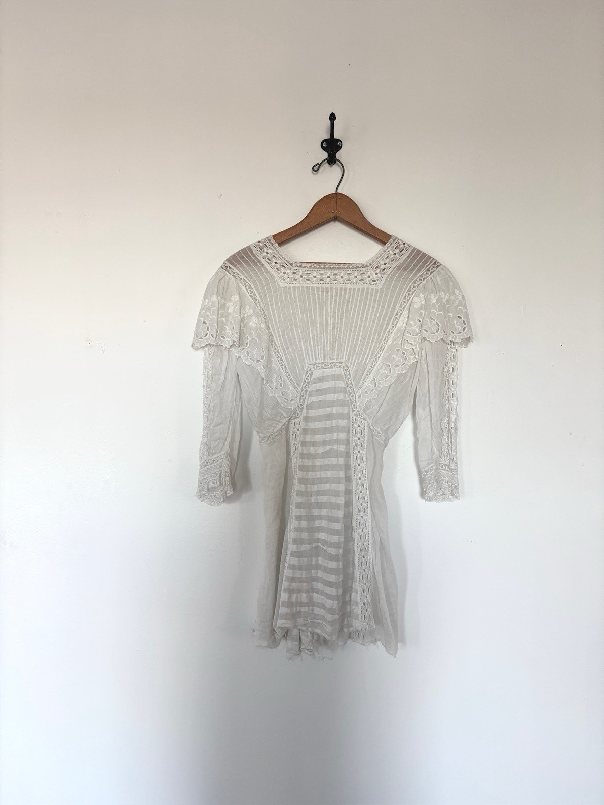 Antique Edwardian Early 1900s Cotton Voile/Embroidered Eyelet Lace Blouse