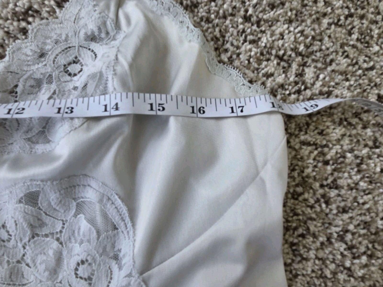 Vintage Vanity Fair Size 40 L Full Slip Dress Light Silver Gray Pink Lace Antron