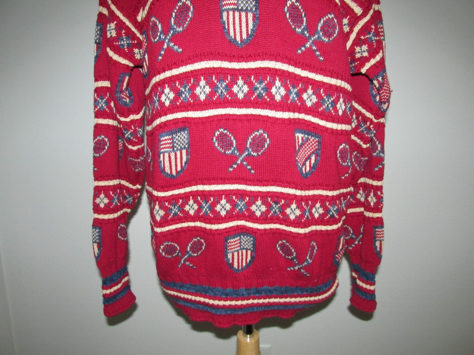 Vtg Tricots St Raphael Country Shop Size M Tennis Racquets Crest V-Neck Sweater
