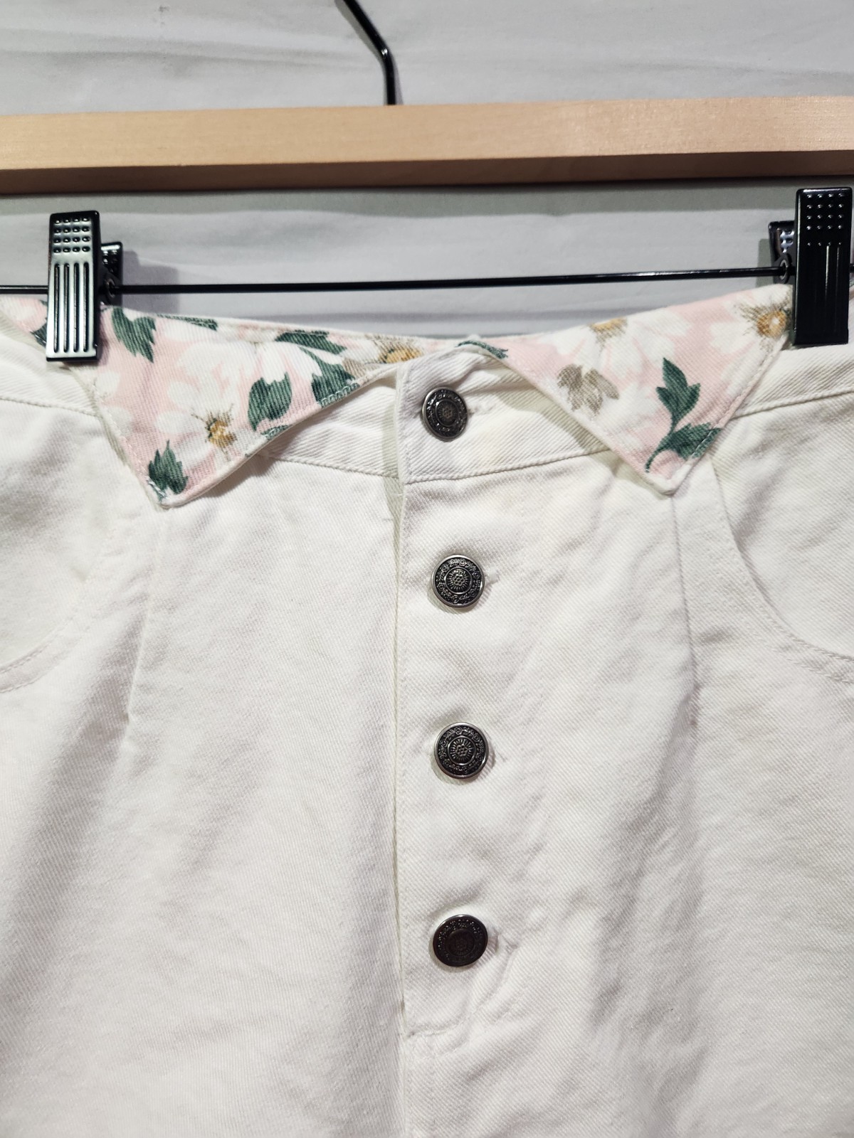Vtg 90s SHE SAID Denim High Waisted Jean Shorts White w Pink Flowers Sz 7