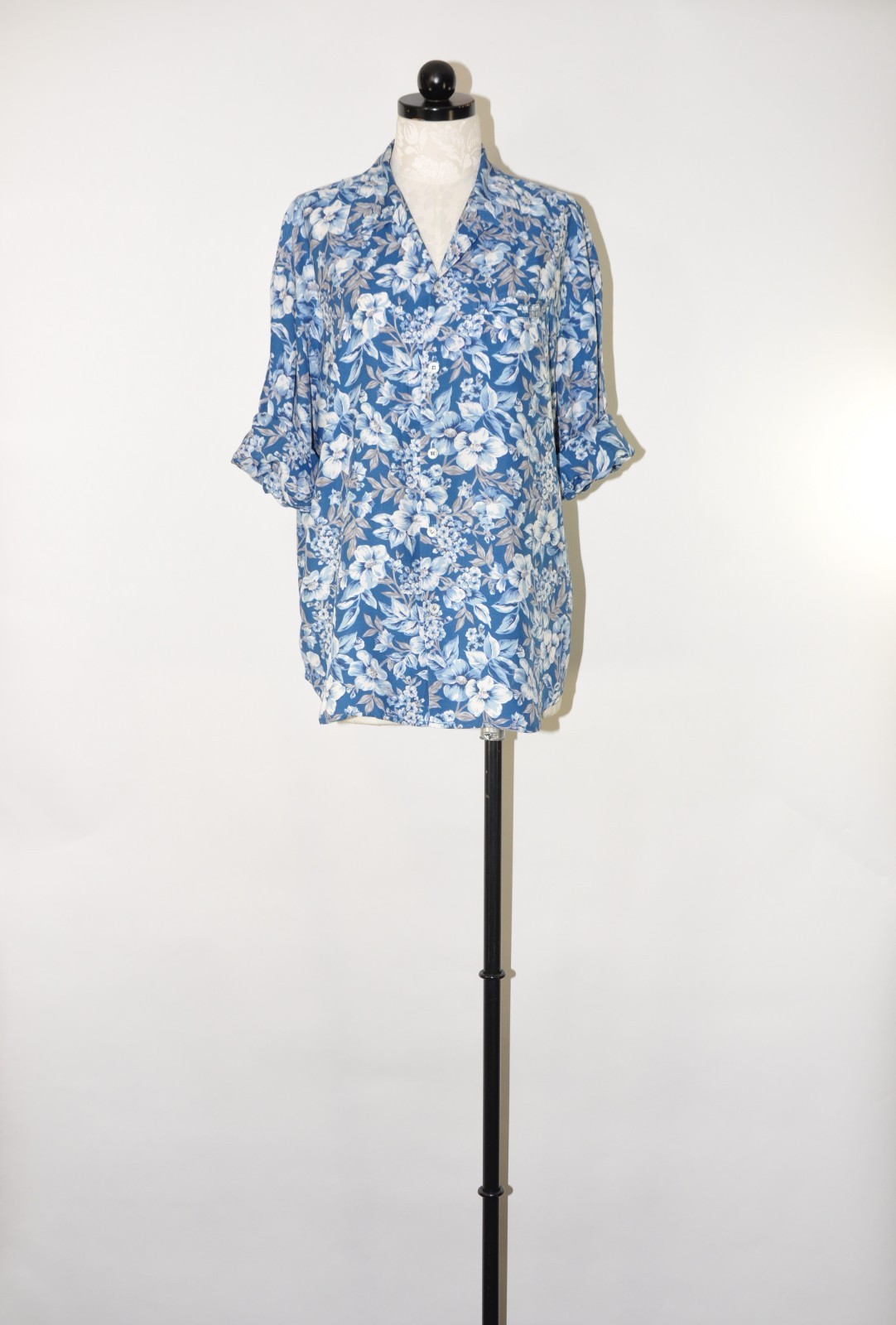 90s Vintage Blue Botanical Floral Print Rayon Oversized Shirt Blouse Top Women M