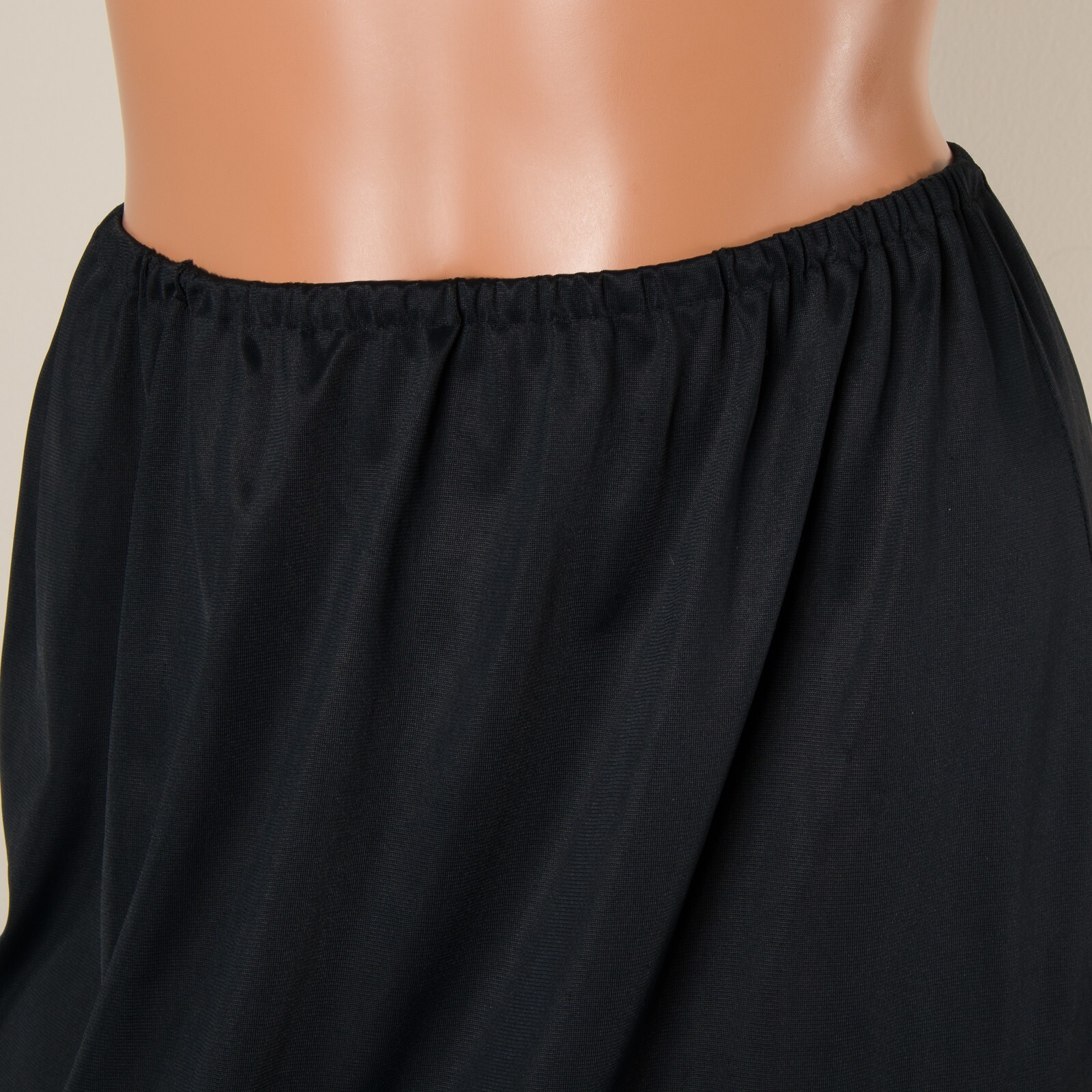 💖 MUNSINGWEAR Black Nylon Half Slip Skirt Eyelet Embroidered Chiffon Lace M